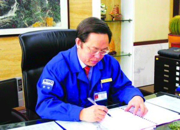 西瑪集團董事長楊允成被評選為“感動西安——2005年度推動西安經濟發展的十大新聞人物”之一。