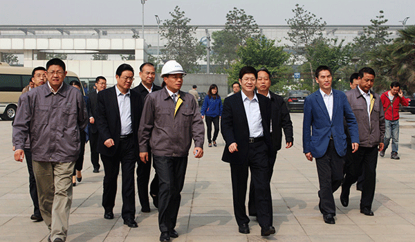 西安市委常委、常務副市長岳華峰蒞臨西瑪電機調(diào)研指導。