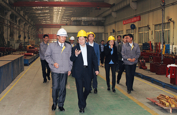 西安市委常委、常務副市長岳華峰蒞臨西瑪電機調(diào)研指導。