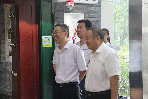 河南沁陽市委副書記薛勇帶領沁陽企業考察團來西瑪電機參觀訪問。