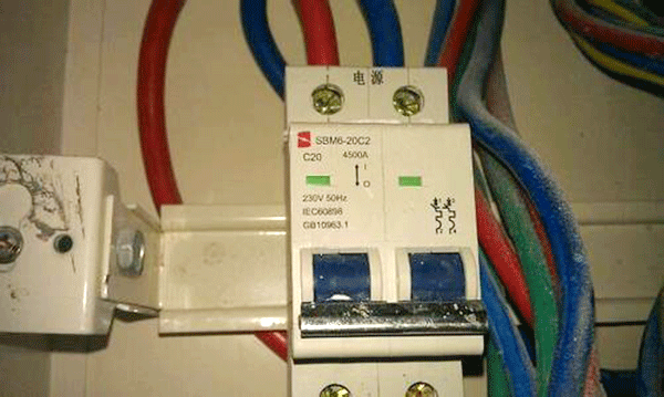 漏電保護裝置是造成西安西瑪電機頻繁燒毀的原因。