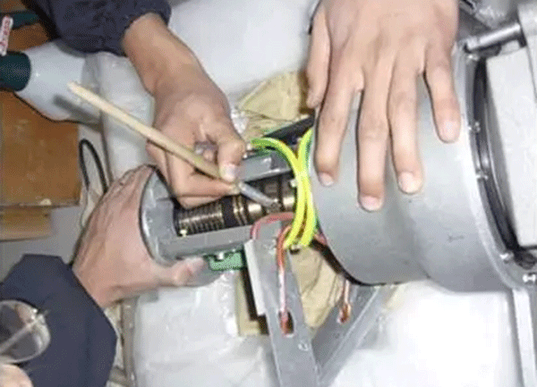 西安電機(jī)廠關(guān)于電機(jī)滑環(huán)的維護(hù)保養(yǎng)方法分享。 西安電機(jī)廠關(guān)于電機(jī)滑環(huán)的維護(hù)保養(yǎng)方法分享。